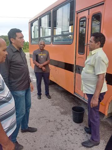 Visita realizada por nuestro Ministro del Transporte a la UEB Transporte Escolar Guantanamo, Felicita a todos sus trabajadores, por su organización, disciplina y conservación de la tecnica.”SATISFECHO DE VOY POR EL TRABAJO REALIZADO POR ESTOS COMPAÑEROS”(fueron sus palabras). 