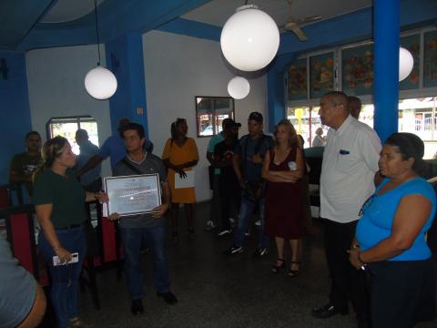 El pasado 11 de noviembre del 2022, se efectuó en La Pelota ubicado en 23 y12, reconocimiento a los anirista de la UEB Habana Oeste, con la presencia de su Director y miembros del Consejo de Dirección de Habana Oeste , la compañera que atiende la ANIR Provincial y quien atiende la ANIR en la ETE. Felicidades 